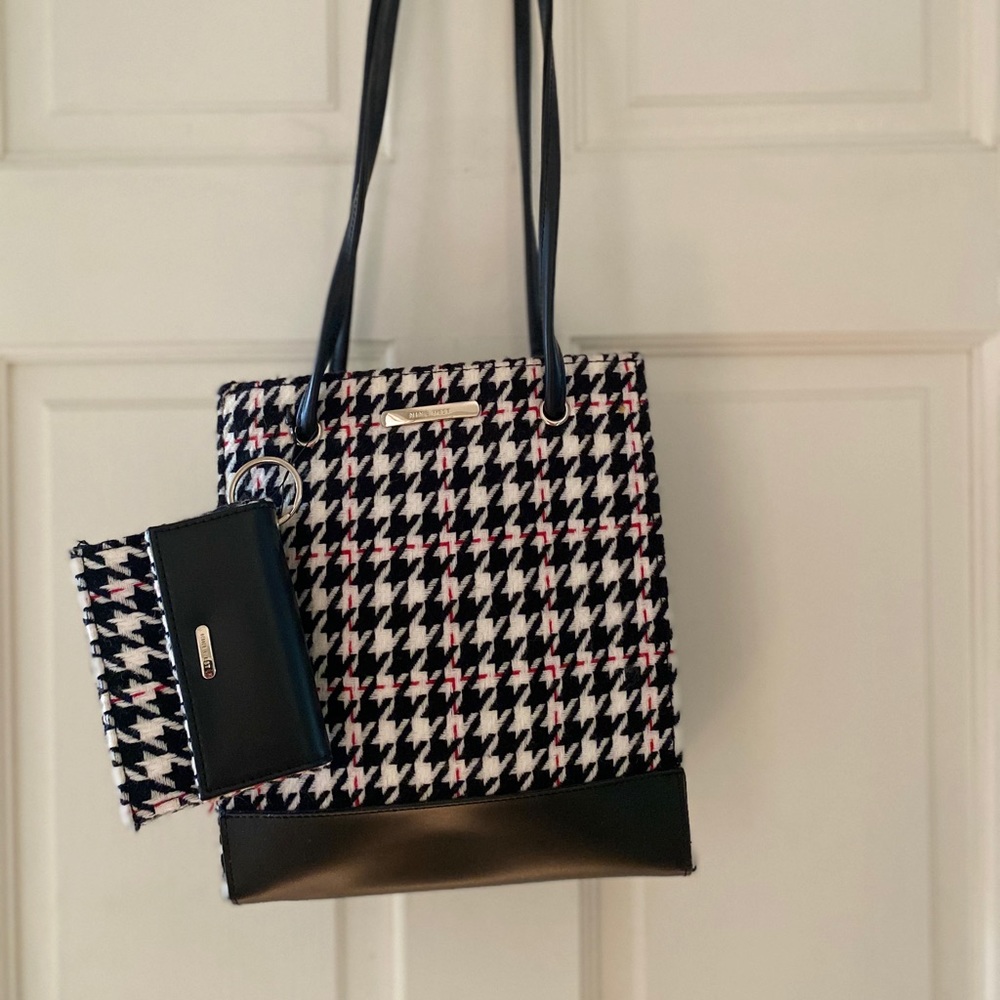 Nine West Pocket Book